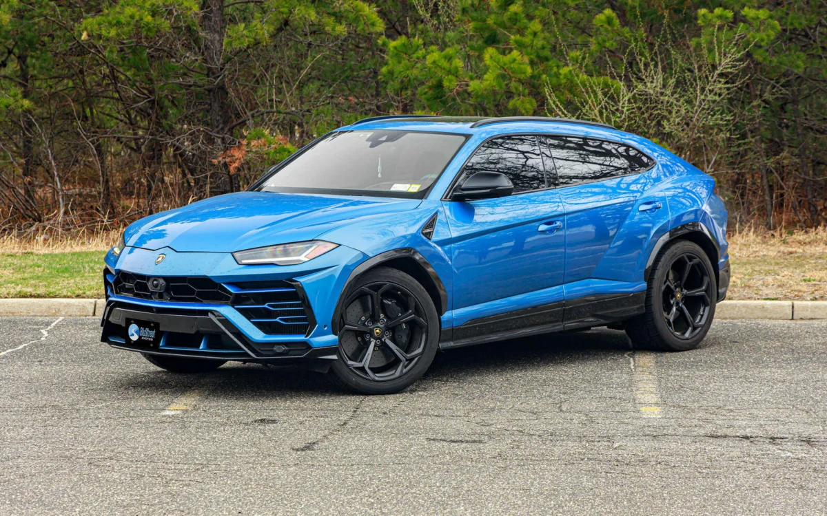 Lamborghini Urus Royal Blue