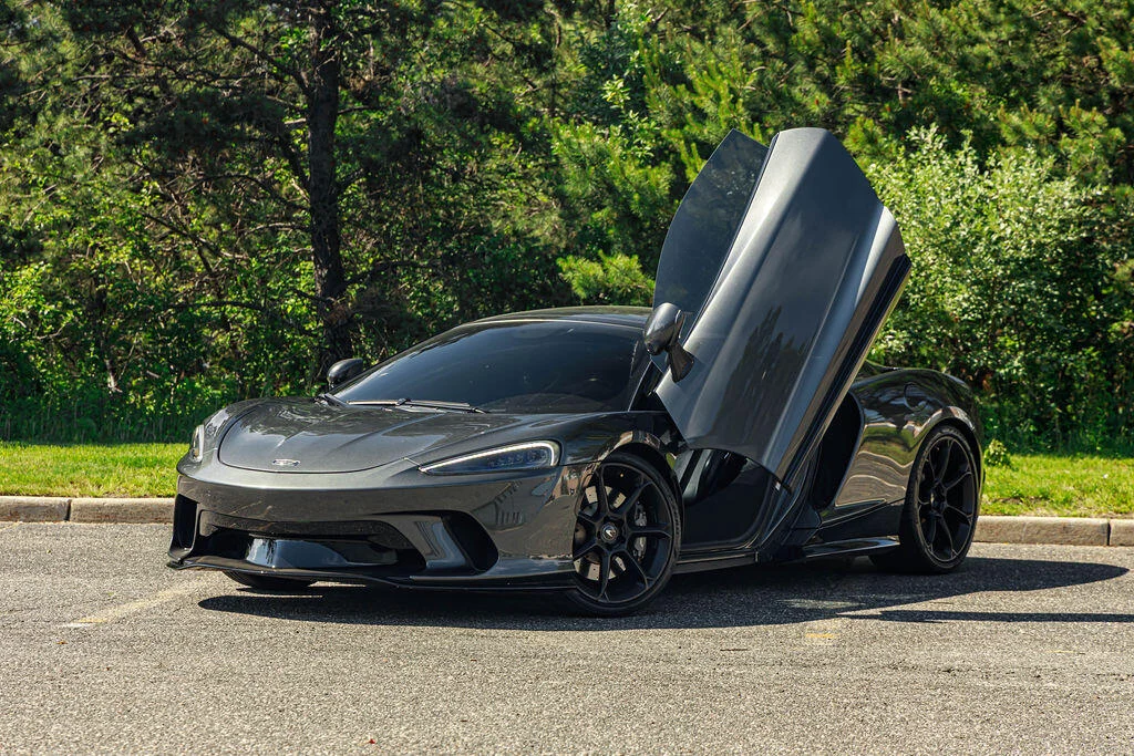 McLaren GT Black
