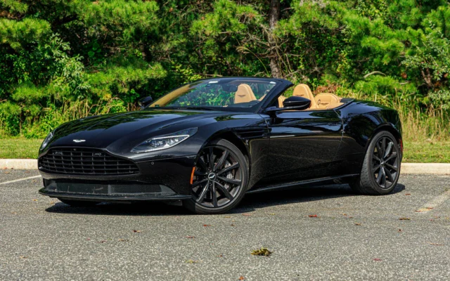 Aston Martin DB11